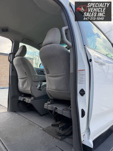2017 Toyota Sienna LE Mobility 7-Passenger