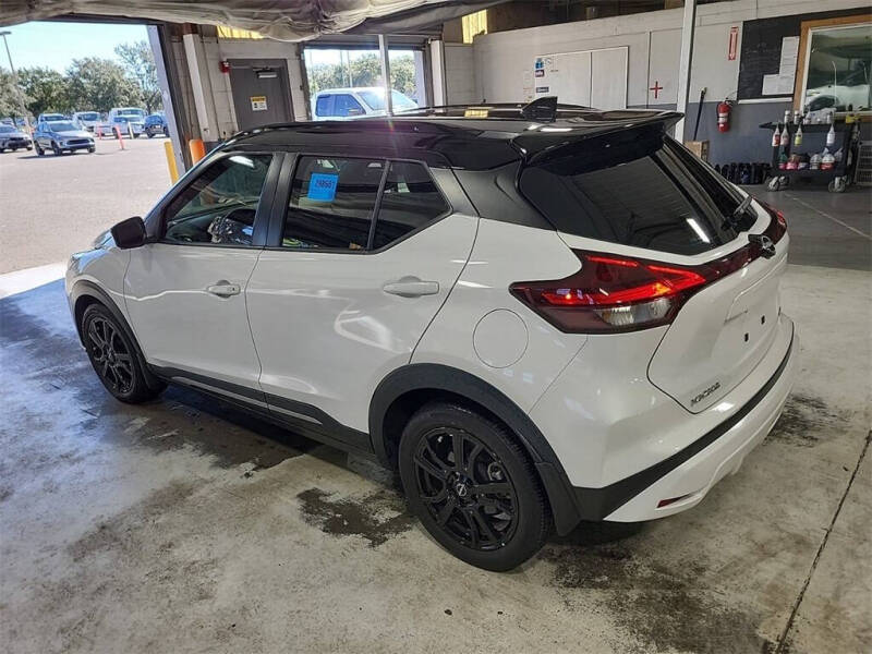 2022 Nissan Kicks SR