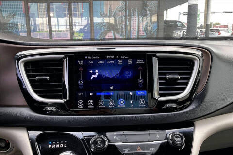 2017 Chrysler Pacifica Touring-L