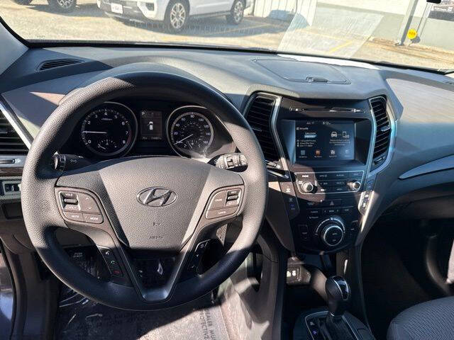 2017 Hyundai Santa Fe SE