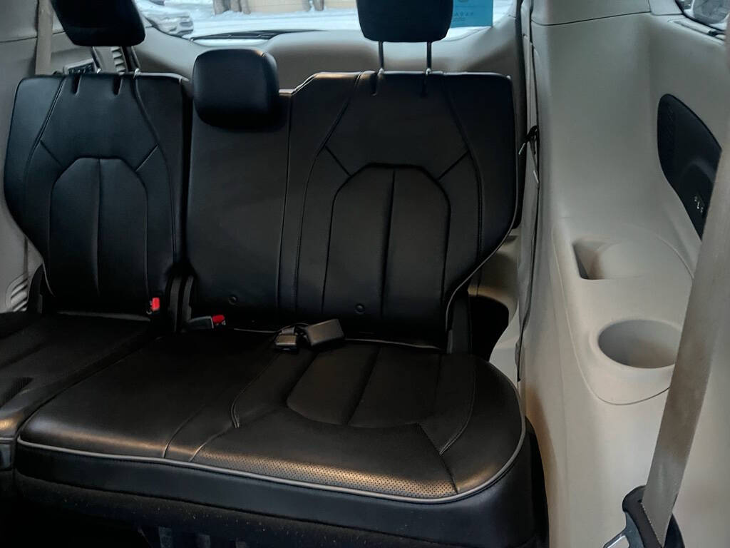 2020 Chrysler Pacifica 32