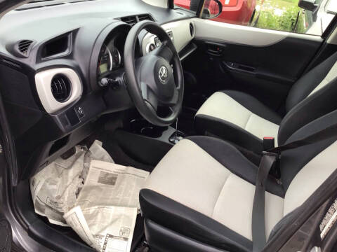 2012 Toyota Yaris 5-Door L