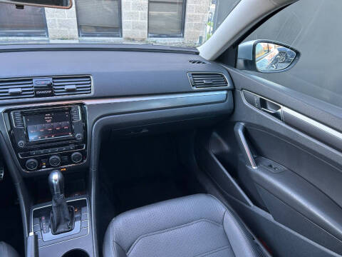 2018 Volkswagen Passat 2.0T R-Line