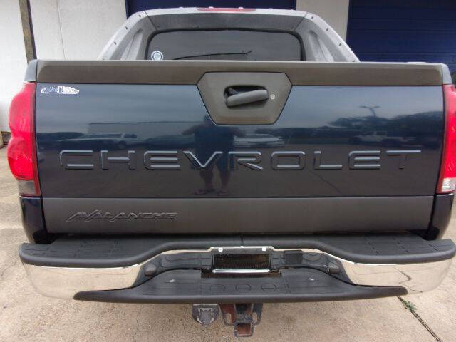 2004 Chevrolet Avalanche Base photo 6