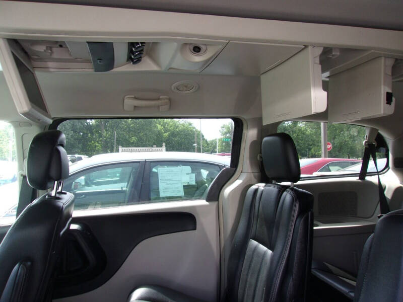 2012 Chrysler Town & Country Touring photo 8