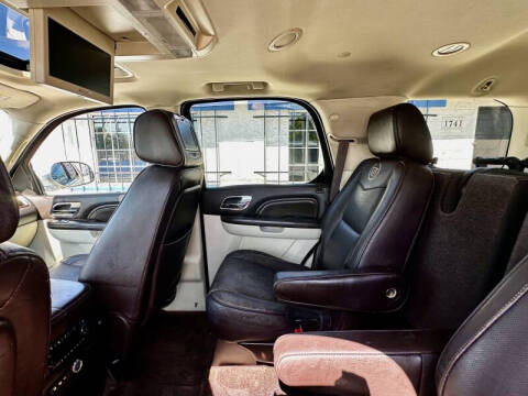 2012 Cadillac Escalade Platinum Edition