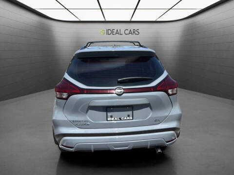 2022 Nissan Kicks SR