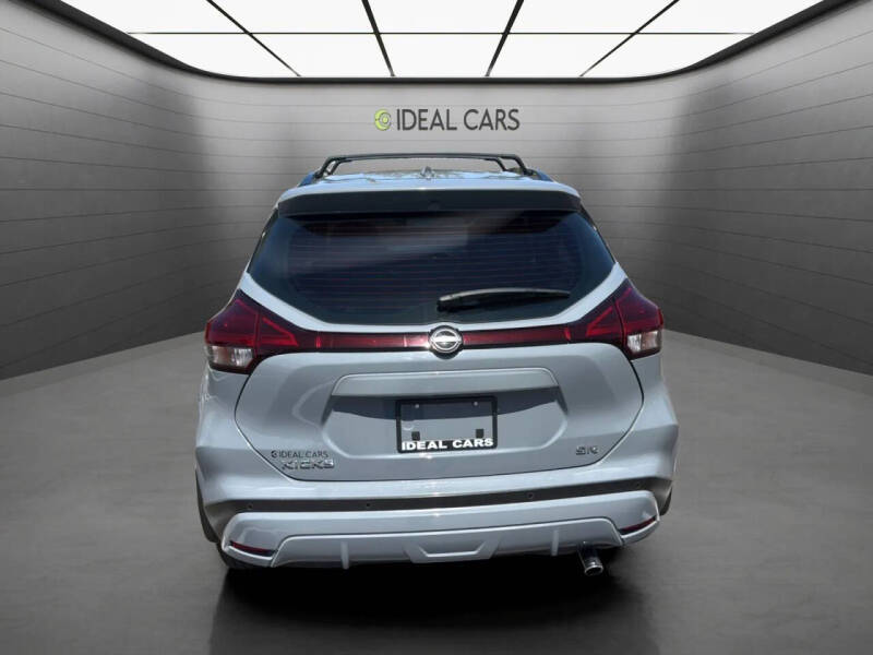 2022 Nissan Kicks SR