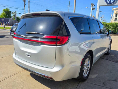 2024 Chrysler Pacifica Touring L