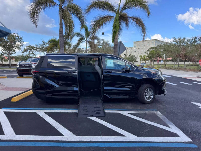 2024 Toyota Sienna LE 8-Passenger