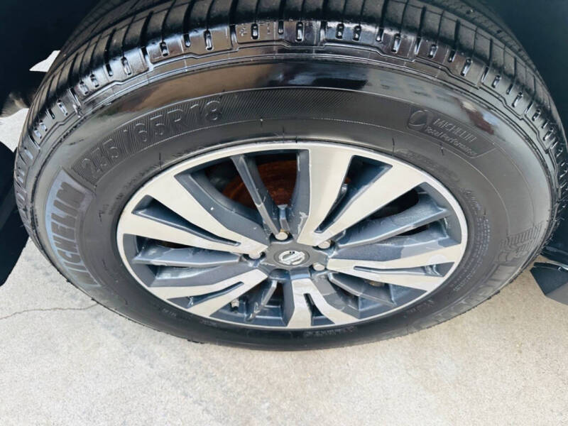 2017 Nissan Pathfinder SV