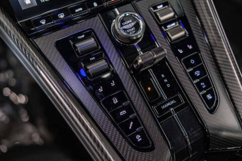 2025 Aston Martin DB12 V8