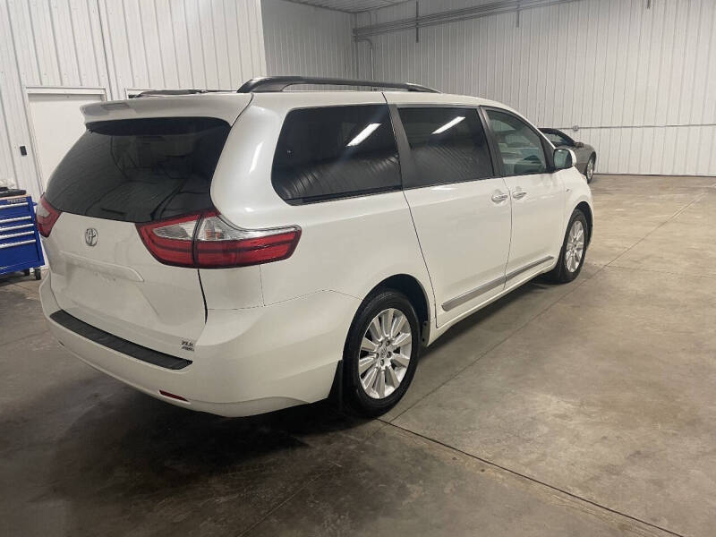 2016 Toyota Sienna XLE Premium 7-Passenger