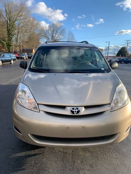 2006 Toyota Sienna for sale at Simyo Auto Sales in Thomasville NC