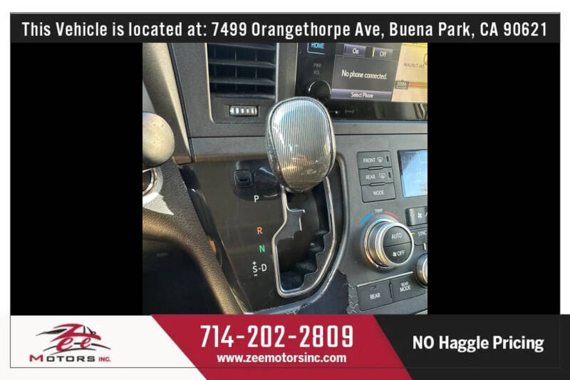 2017 Toyota Sienna SE Premium 8-Passenger