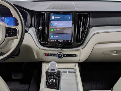 2024 Volvo XC60 B5 Ultimate Dark Theme