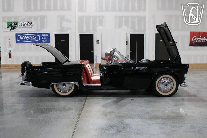 1956 Ford Thunderbird