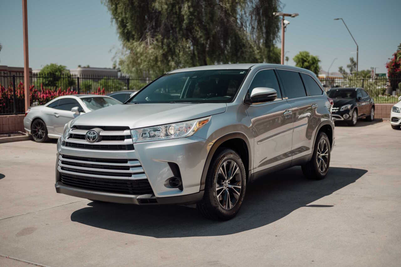 Silver 2019 Toyota Highlander LE LE 4dr SUV (2.7L I4) 1