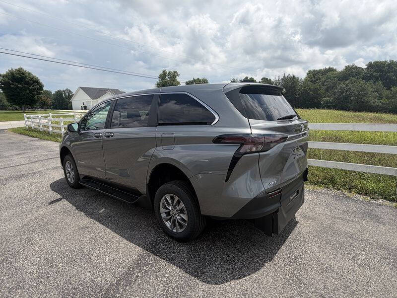 2026 Toyota Sienna LE 8-Passenger