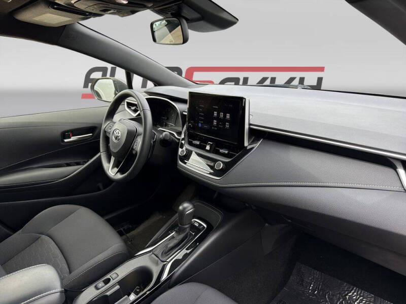 2025 Toyota Corolla Hatchback SE