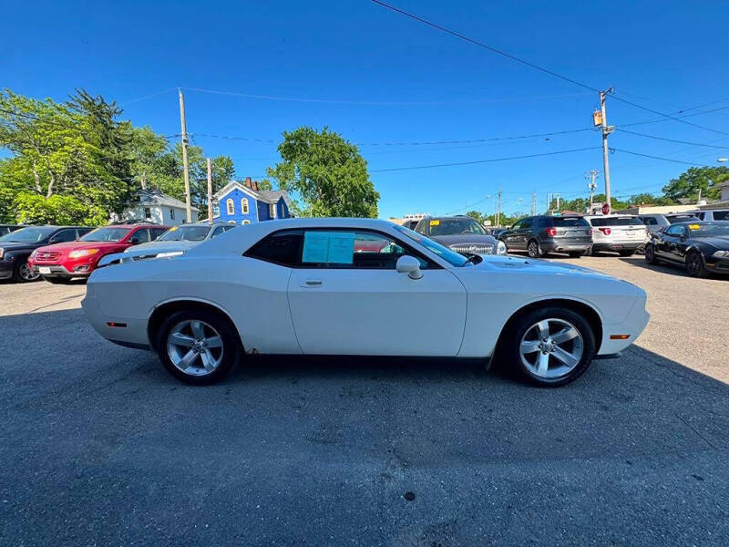 2009 Dodge Challenger SE
