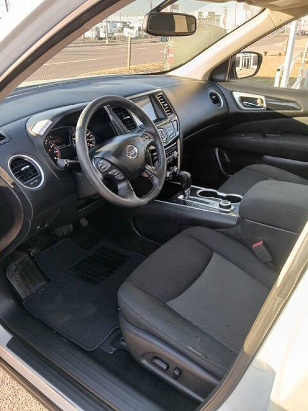 2017 Nissan Pathfinder SV