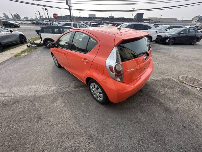 2014 Toyota Prius c Three