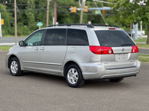 2010 Toyota Sienna LE 7-Passenger