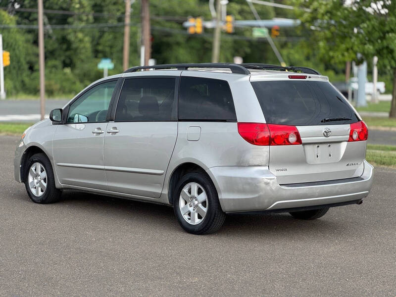 2010 Toyota Sienna LE 7-Passenger