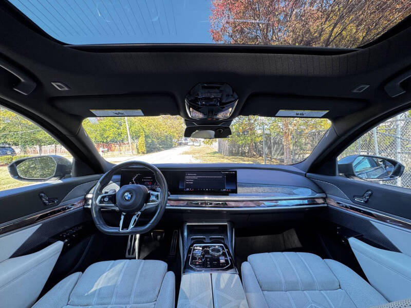 2023 BMW 7 Series 740i