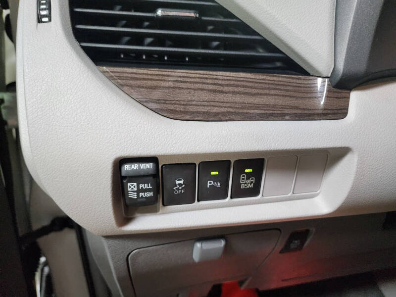 2017 Toyota Sienna XLE 8-Passenger