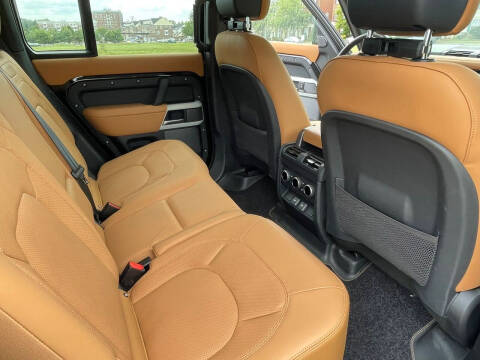 2023 Land Rover Defender 110 SE