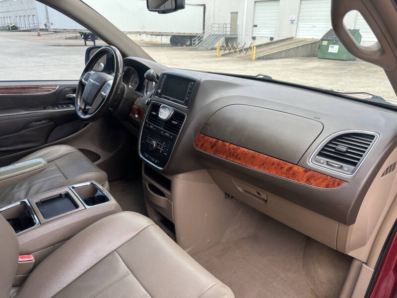 2014 Chrysler Town and Country Touring