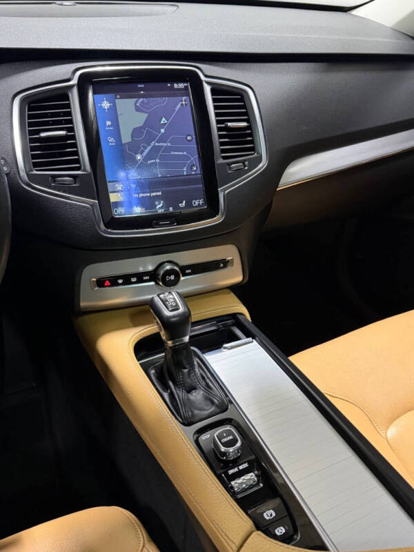 2016 Volvo XC90 T6 Momentum