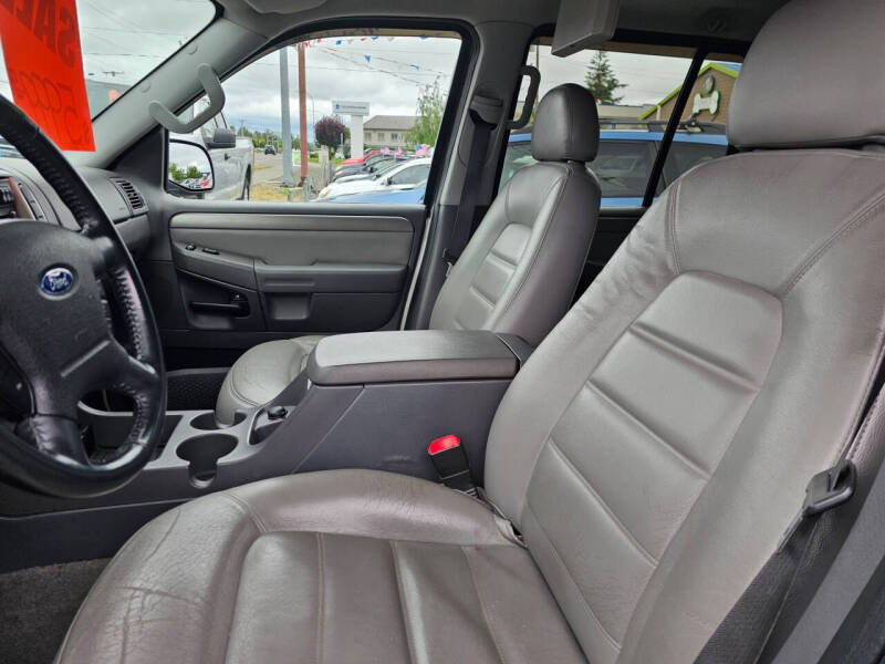 2004 Ford Explorer XLT
