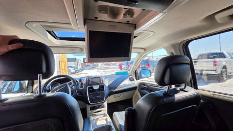 2014 Chrysler Town and Country Touring-L