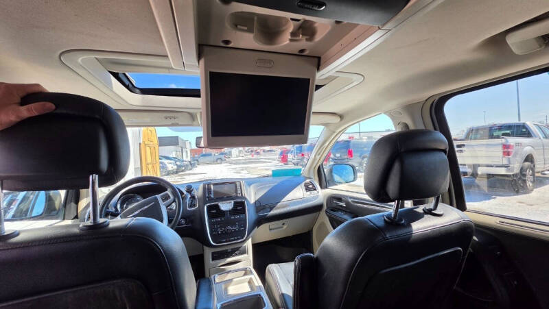 2014 Chrysler Town and Country Touring-L