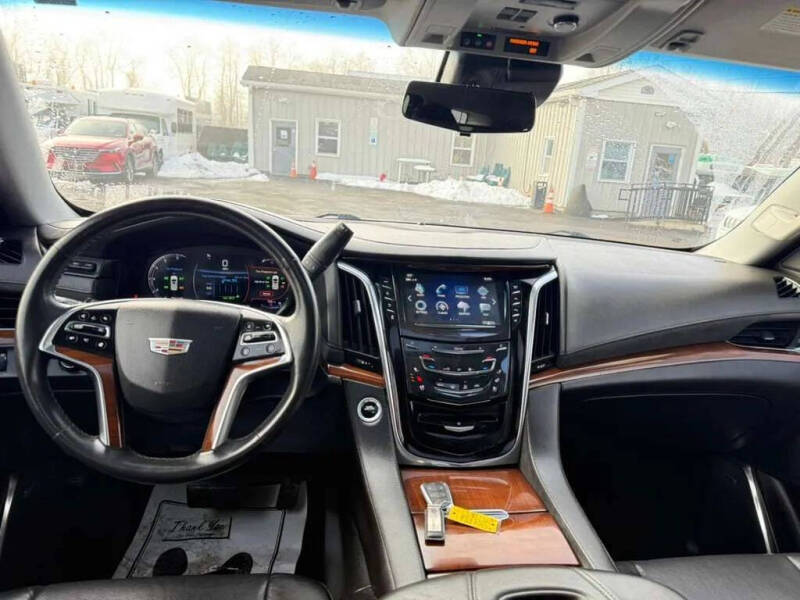 2017 Cadillac Escalade Luxury
