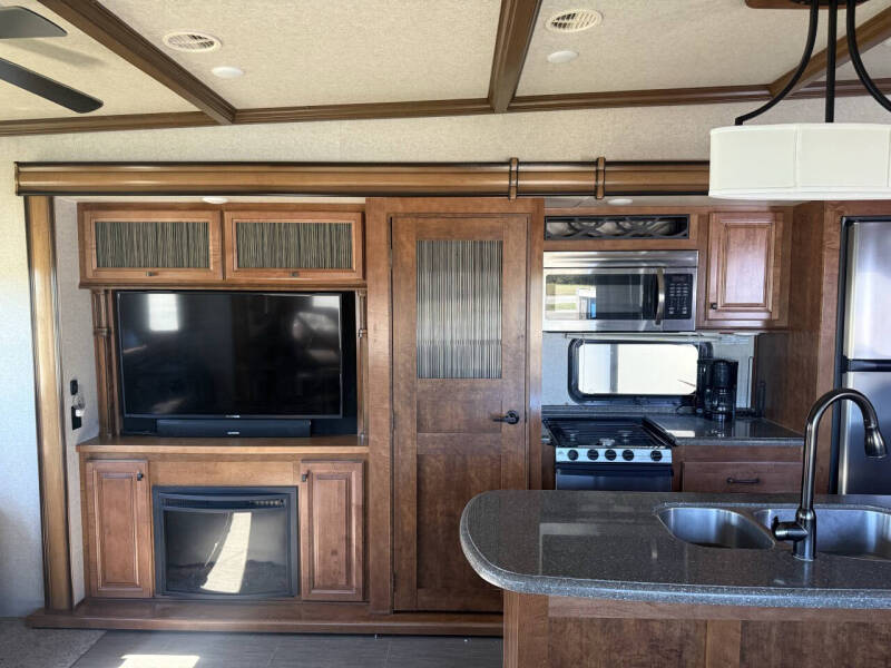 2017 Heartland Big Country 3560SS