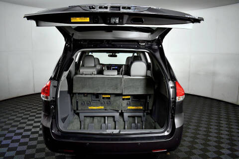 2014 Toyota Sienna XLE 7-Passenger