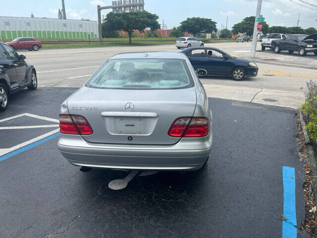 2001 MERCEDES-BENZ CLK-Class Coupe - $4,295