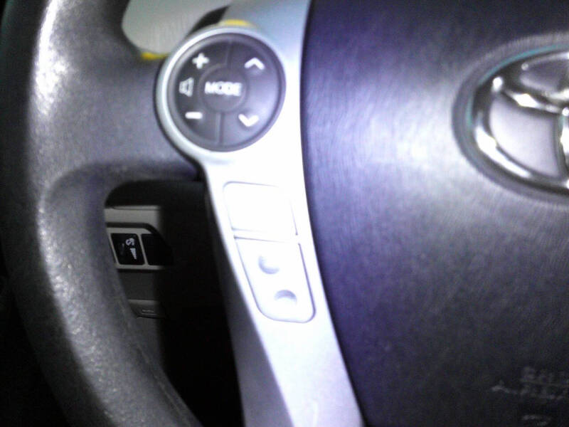 2013 Toyota Prius v Five