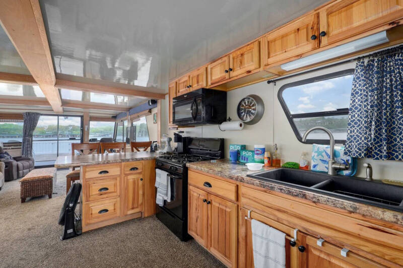 2000 FUN COUNTRY HOUSE BOAT