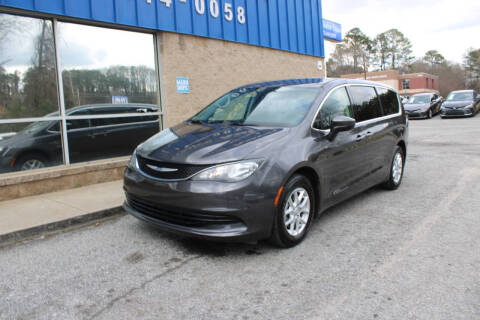 2020 Chrysler Voyager for sale at 1st Choice Autos in Smyrna GA