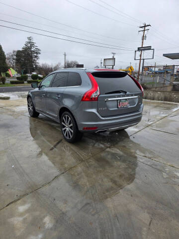 2016 Volvo XC60 T5 Drive-E Premier
