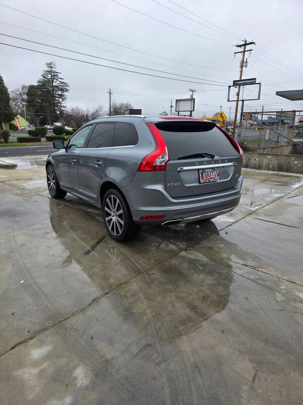 2016 Volvo XC60 T5 Drive-E Premier