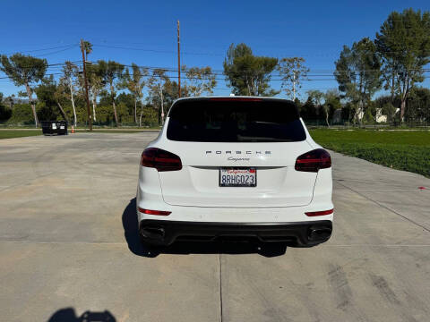 2017 Porsche Cayenne Platinum Edition