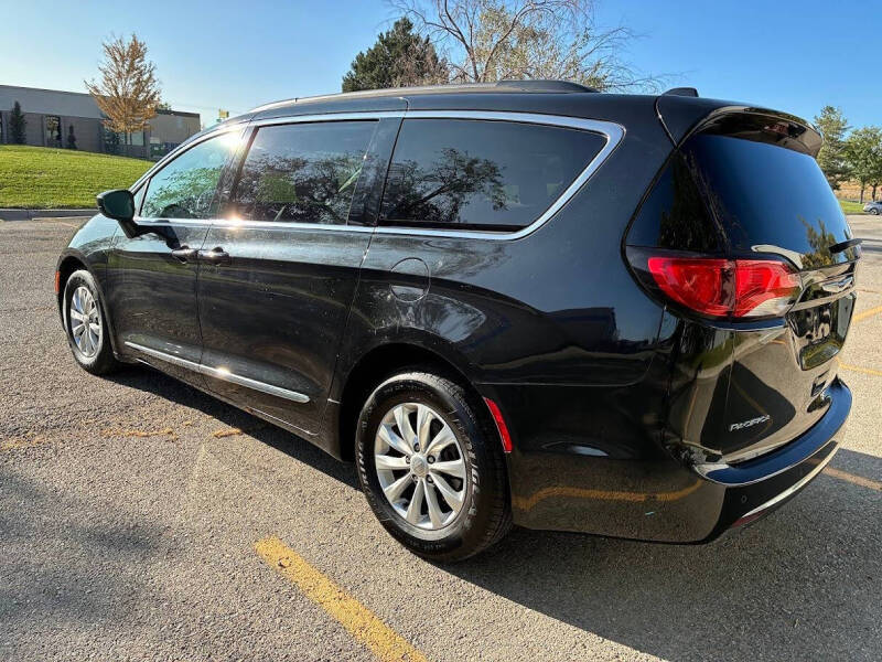 2017 Chrysler Pacifica Touring-L