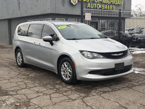 2023 Chrysler Voyager LX