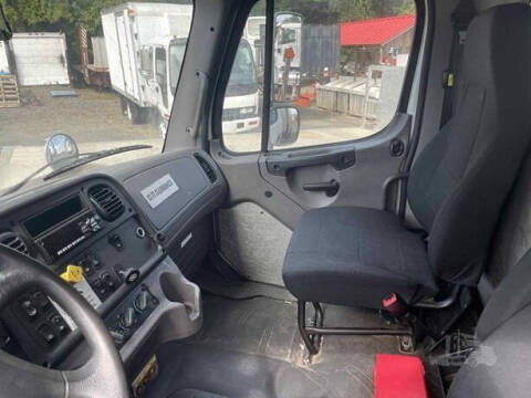 2019 Freightliner M2 106